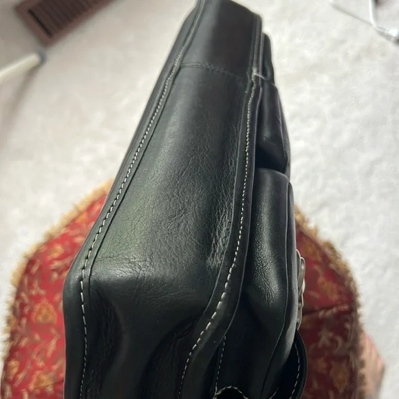 Roots Black Leather Briefcase π¦ - Picture 15 of 16